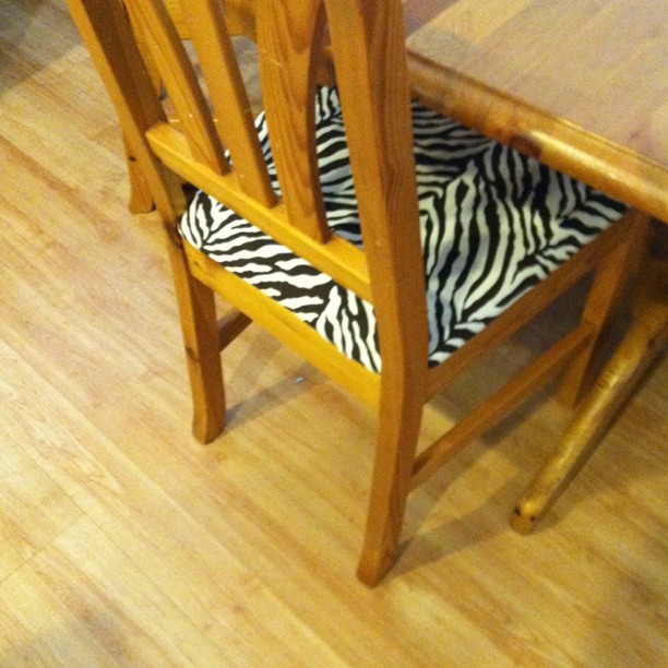 sweetfunkyvintage You can do it yourself recover kitchen chairs!