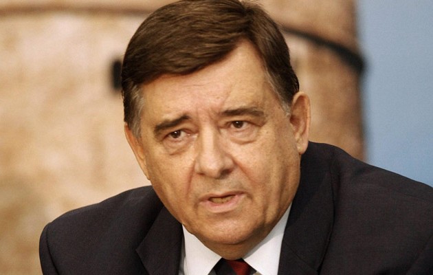 Επίθεση με γκαζάκια απο τους γνωστούς στον τηλεοπτικό σταθμό ART του Γιώργου Καρατζαφέρη Επίθεση με γκαζάκια απο τους γνωστούς στον τηλεοπτικό σταθμό ART του Γιώργου Καρατζαφέρη