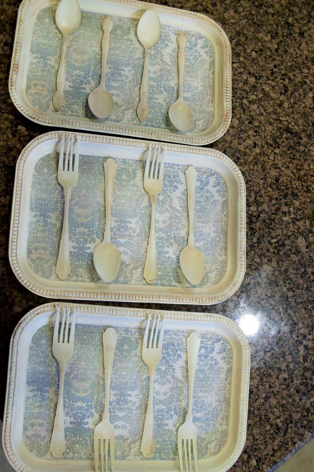 A Lil Bird told me... One Dollar Wednesday... cutlery trays