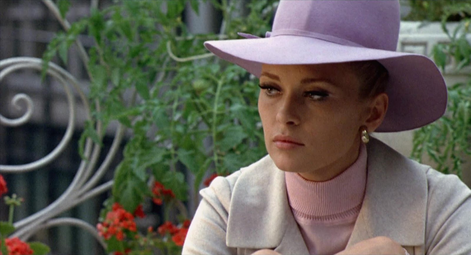 http://4.bp.blogspot.com/-LQkahfEYldY/T3SoQz2ptnI/AAAAAAAADps/klS3gV9PN_s/s1600/Faye+Dunaway+in+Thomas+Crown.jpg