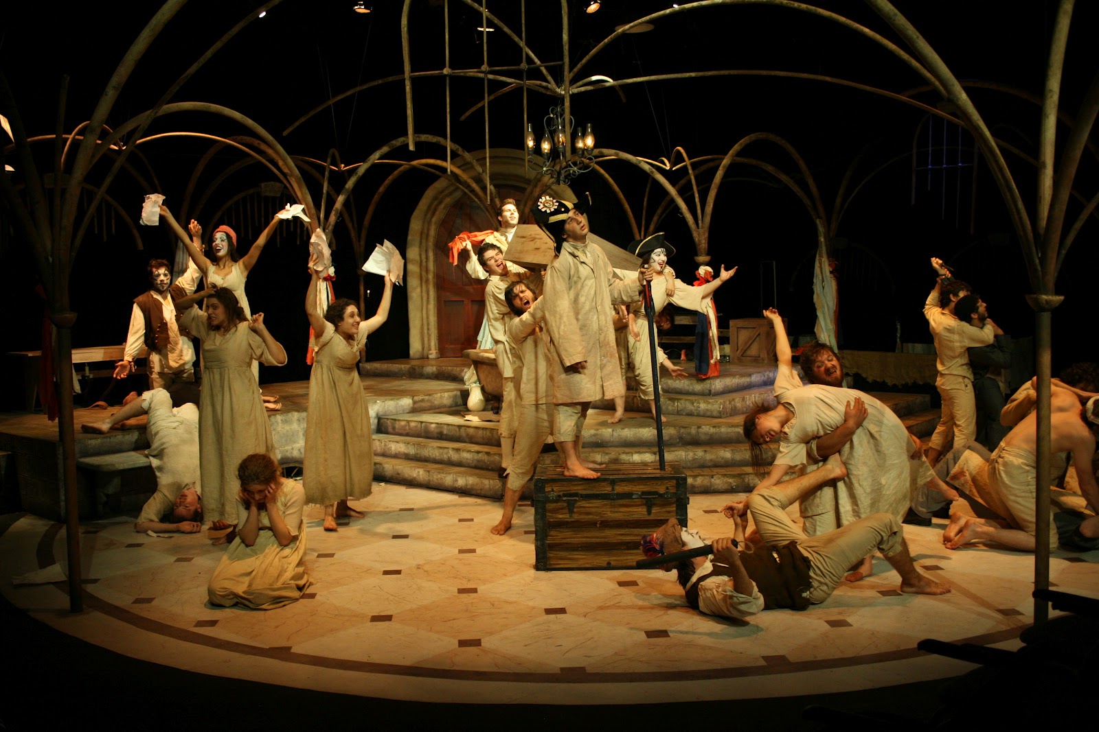 http://4.bp.blogspot.com/-LSWOA81Wa8M/T2ll5SII9VI/AAAAAAAADkI/X3OIlNLBsXo/s1600/Marat_Sade_at_SUNY_2008.jpg
