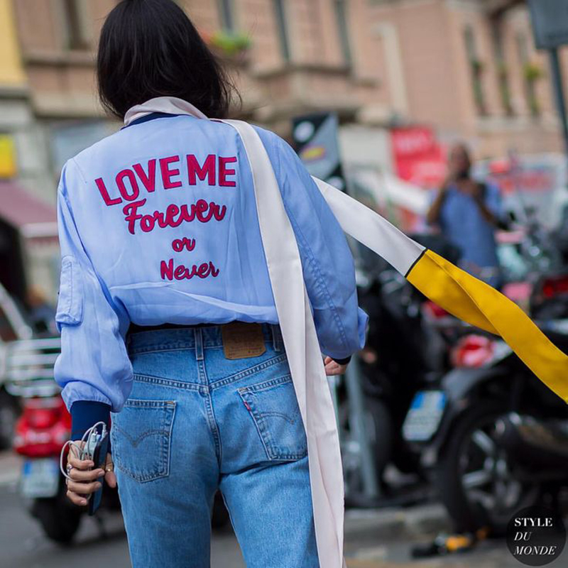 chaquetas-perfecto-abrigos-con-mensaje-en-la-espalda-nueva-tendencia-streetstyle chaquetas-perfecto-abrigos-con-mensaje-en-la-espalda-nueva-tendencia-streetstyle