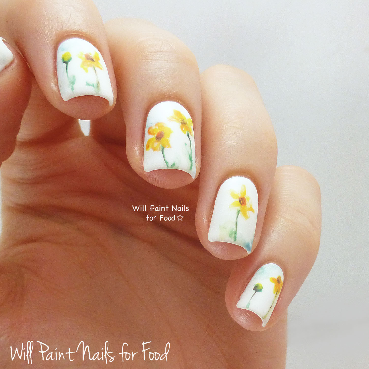 Minimalist watercolour daisies nail art