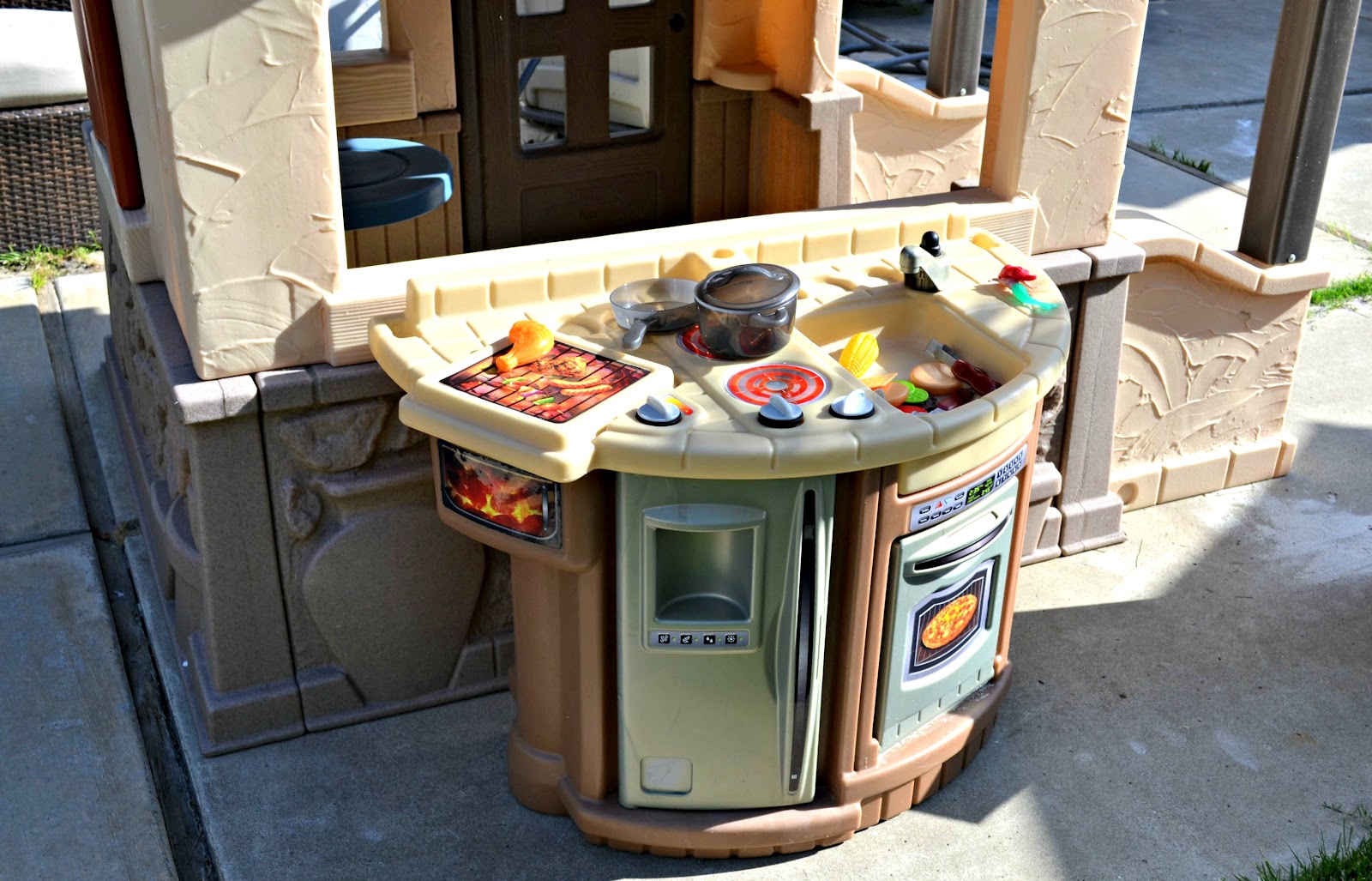 Little Tikes Play Kitchen Replacement Parts mommy testers: how to clean an outdoor playhouse easily Little Tikes Play Kitchen Replacement Parts mommy testers: how to clean an outdoor playhouse easily