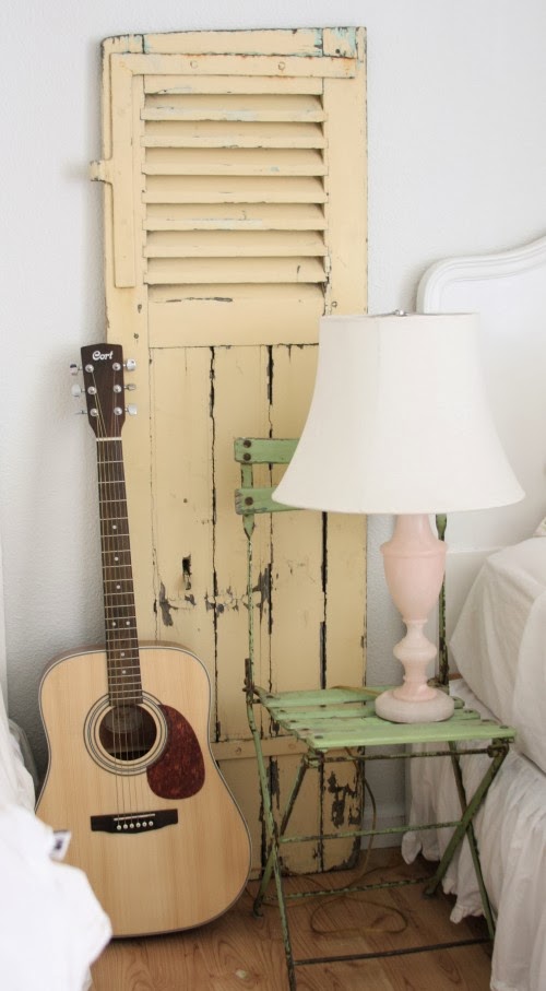Not for boring: Decoración con guitarras
