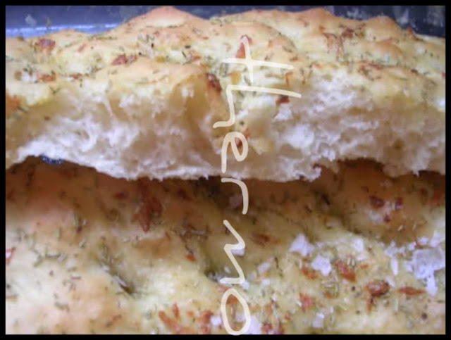 Focaccia de ajo y romero receta casera