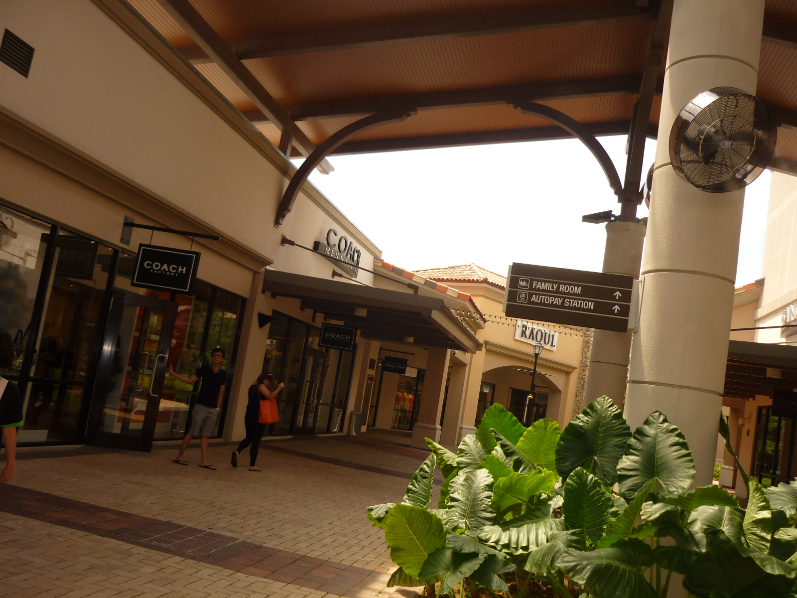 A Stopover At Johor Premium Outlet – JPO – footsteps……..by atok vlog
