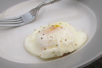 scrambled eggs in the microwave with cheese