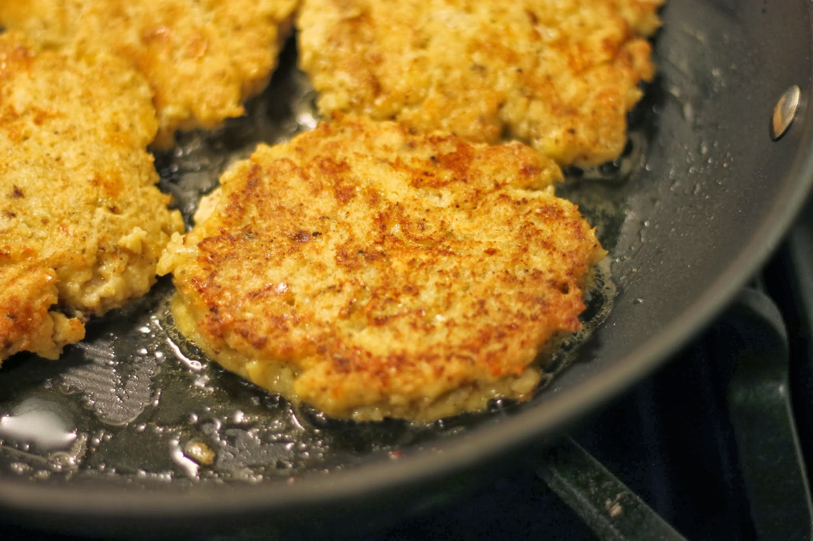 Cheesy Cauliflower Cakes