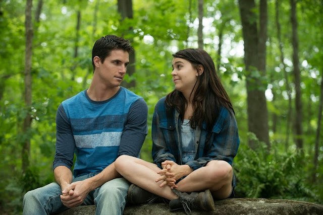 Robbie Amell and Mae Whitman lead in 'The DUFF'. The Duff still