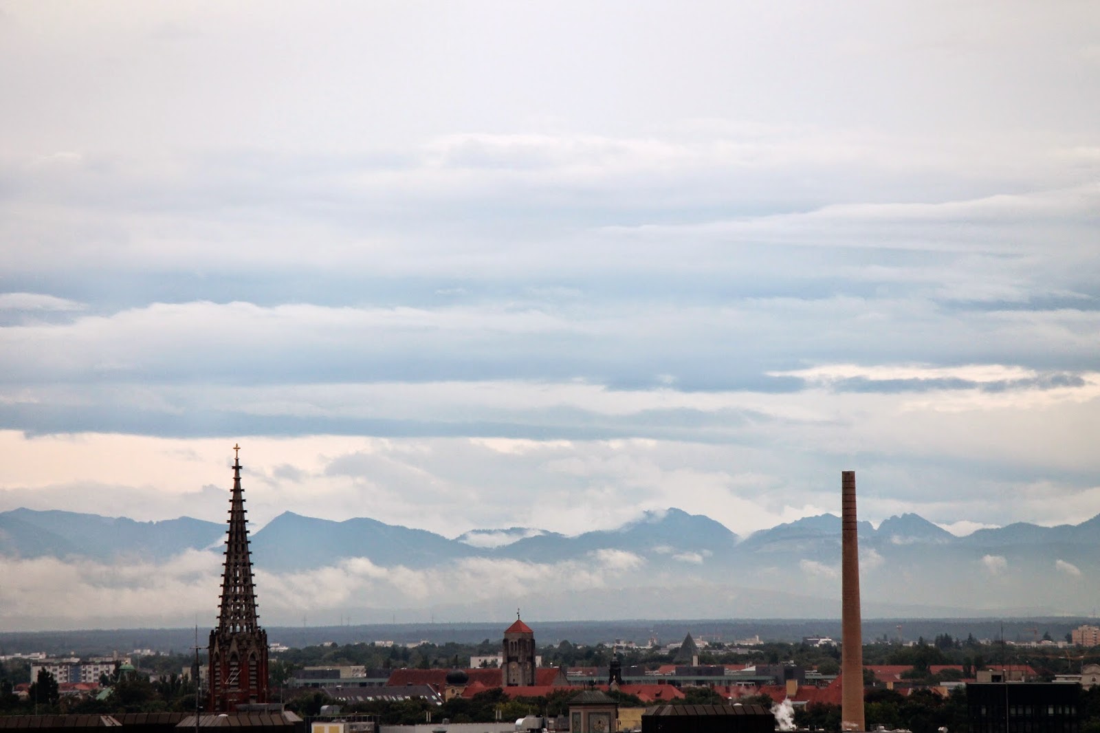 Vista de los Alpes desde la torre del ayuntamiento. ¡Munich! en Hitzen Mundua Vista de los Alpes desde la torre del ayuntamiento. ¡Munich! en Hitzen Mundua