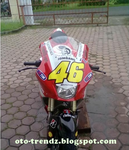 sedikit spek untuk modifikasi Yamaha Vixion 2011 Modif Ducati Rossi title=