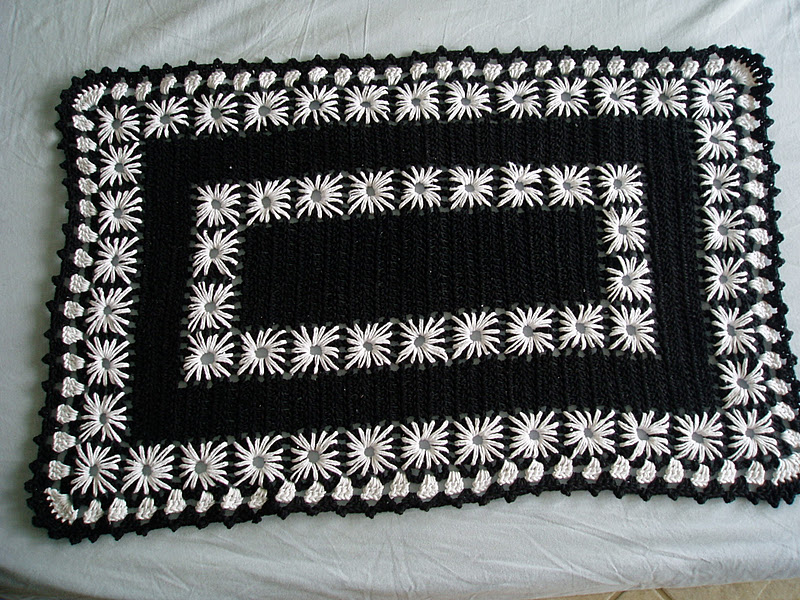 Tapete De Croche Para Quarto Margarida Bordado Em Preto E ~ Tapete Quarto Preto Tapete De Croche Para Quarto Margarida Bordado Em Preto E ~ Tapete Quarto Preto
