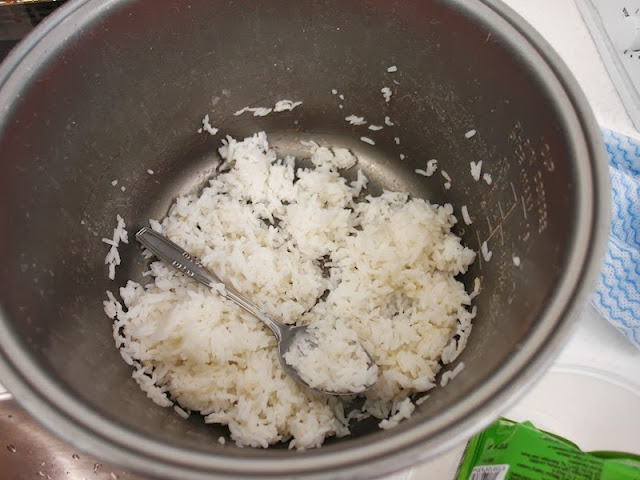 cooking fried rice ntu hall pantry 