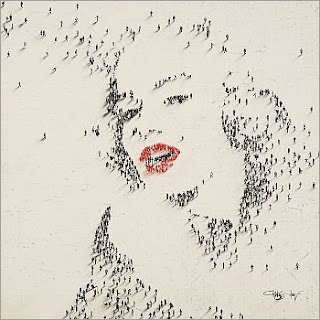Keren | Potret Marilyn Monroe Dari Ratusan Manusia [ www.BlogApaAja.com ]