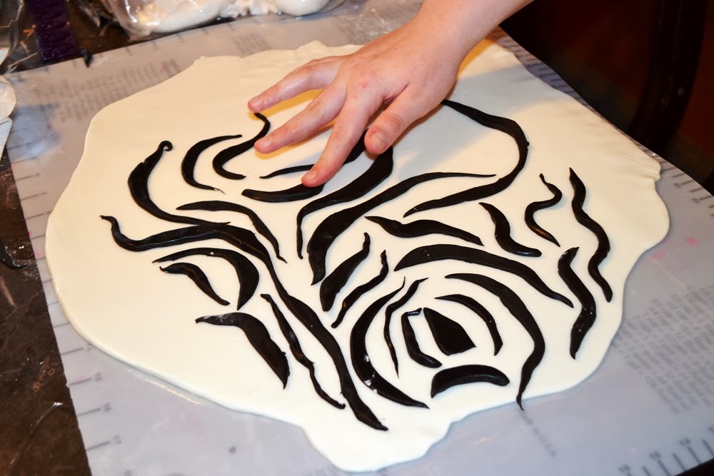 Lea's Cooking "How to Make Fondant Zebra Cake"