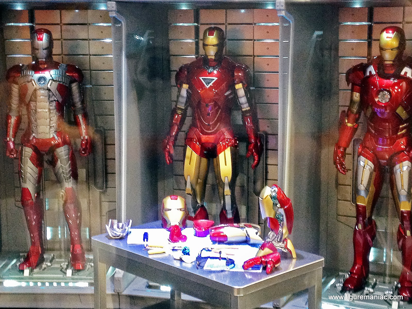 tony stark workshop hot toys