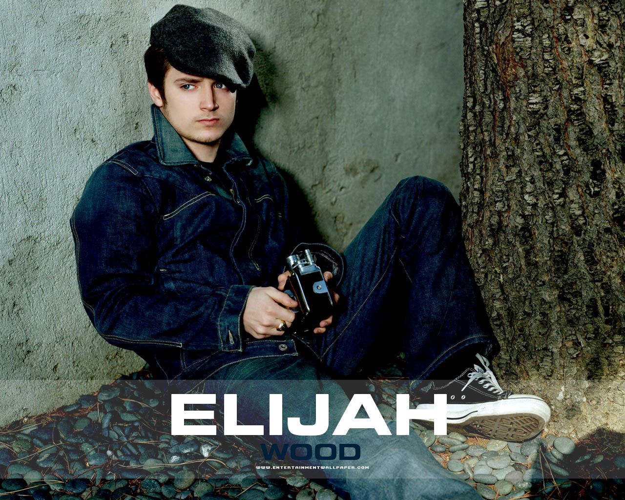 http://4.bp.blogspot.com/-LYksBd1X2OQ/TdVJfqVC0nI/AAAAAAAAAF4/rGPGC5zBiOA/s1600/091027040615_Elijah-Wood.jpg