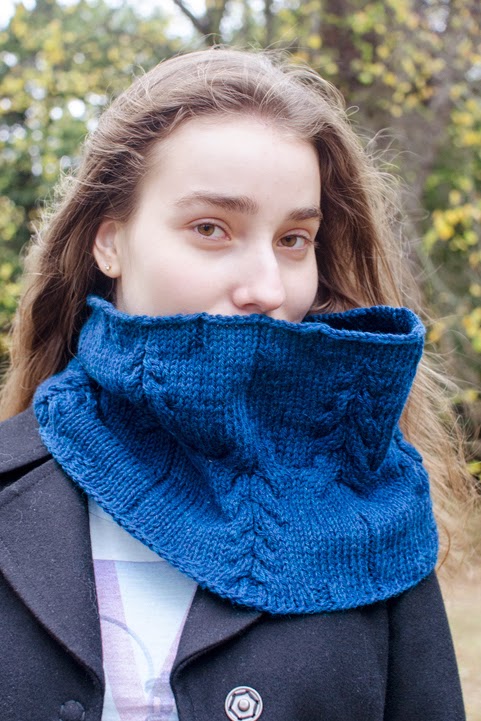 Puzzlewood cowl pattern by Katya Frankel