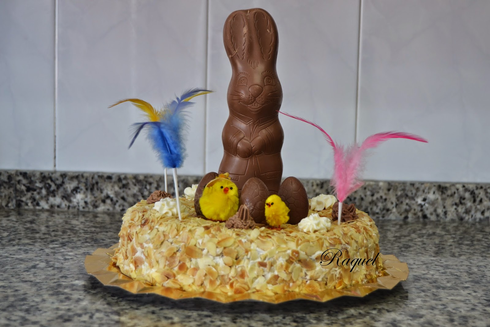 Mona De Pascua Con Tarta Sara 
