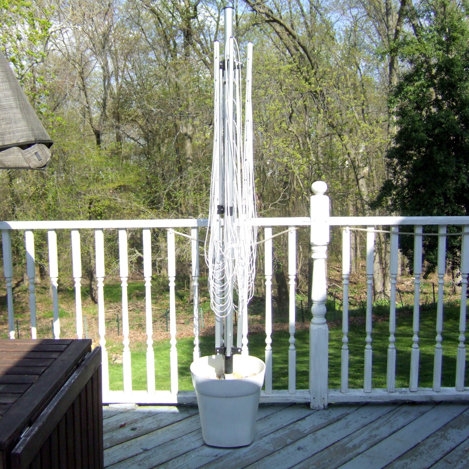 Clothesline stand from an old pot Little Victorian