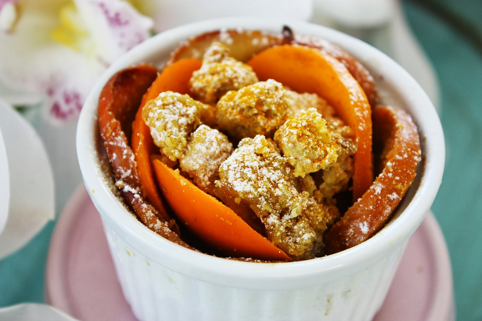 Kaki Birnen Crumble mit Ingwer und Kurkuma Birnen Kaki Crumble mit Ingwer und Kurkuma