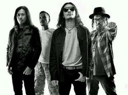 Download Boomerang - Balada Orang Jalanan.mp3 (1.47 MB)