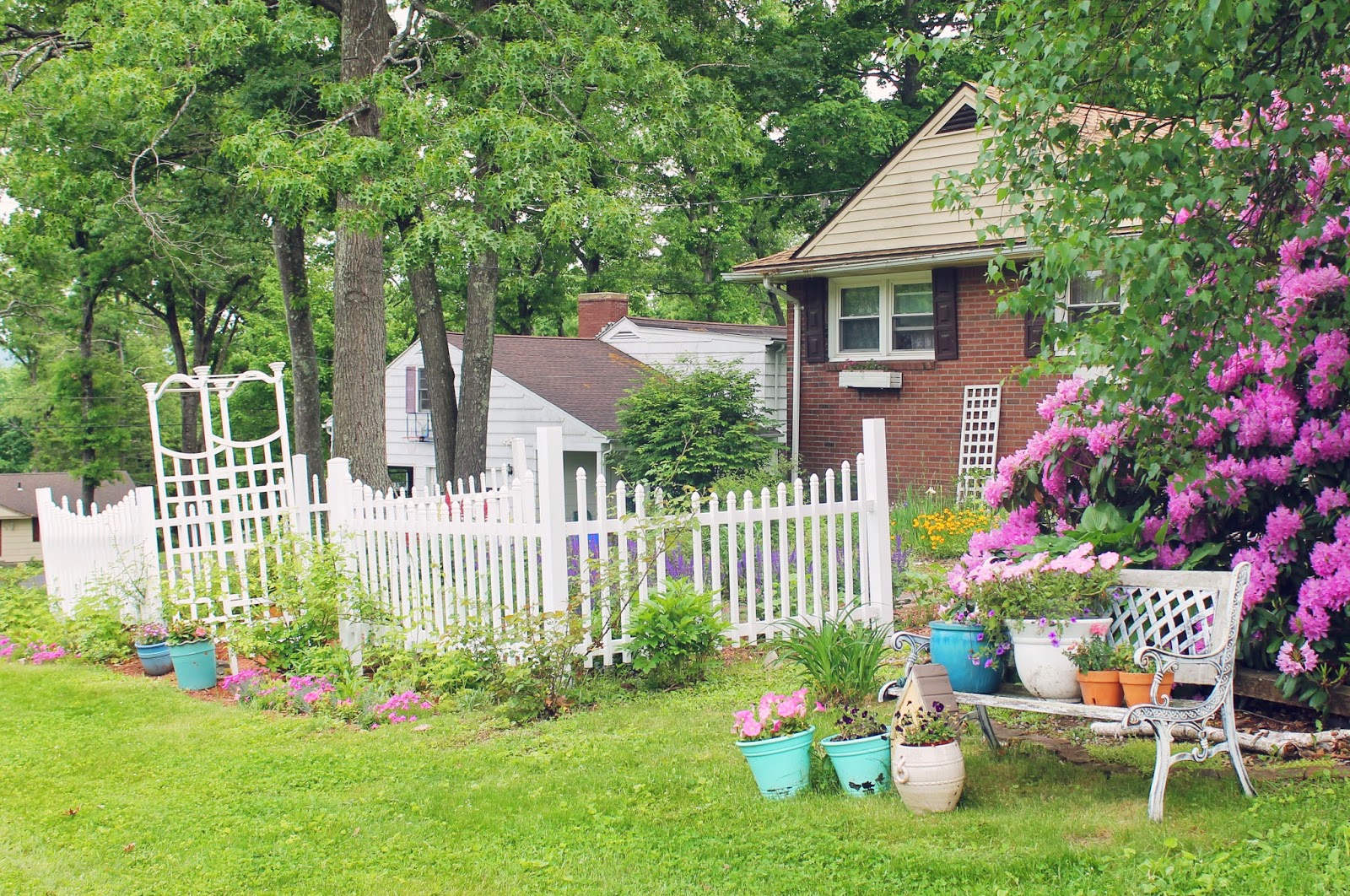 Trois Petites Filles How does your garden grow?