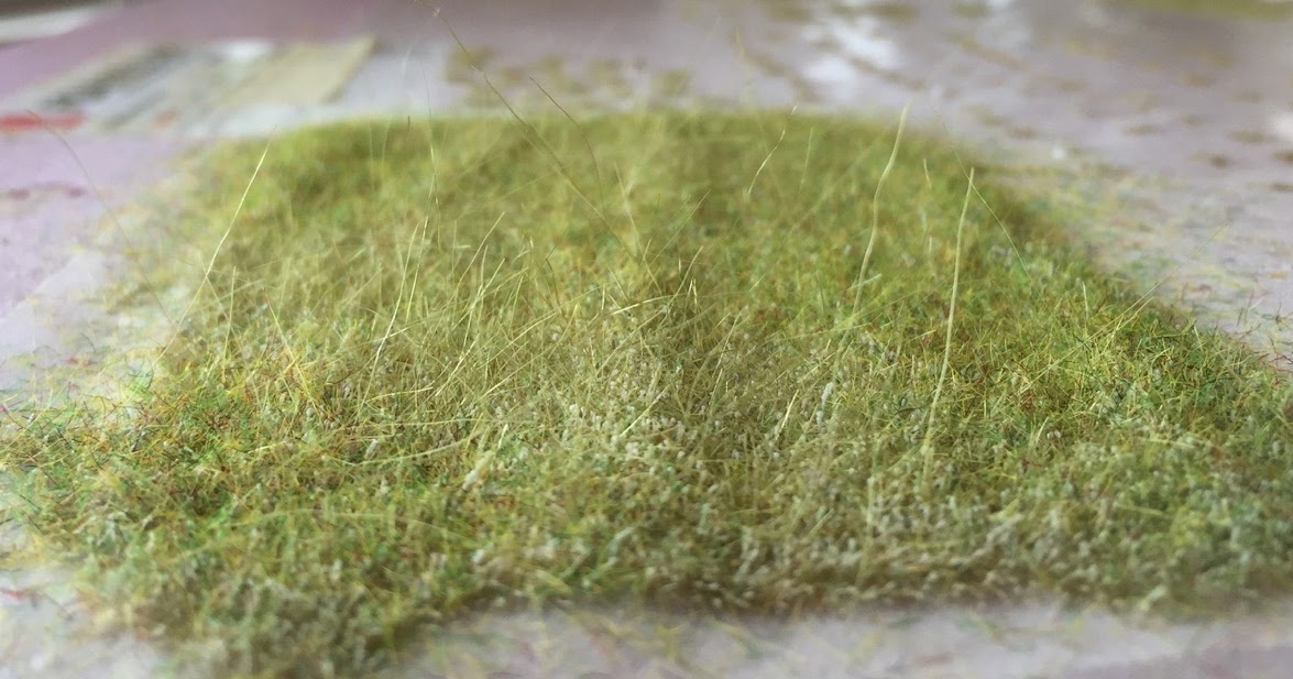 I made a static grass applicator out of a 4€ fly swatter. : r/modelmakers