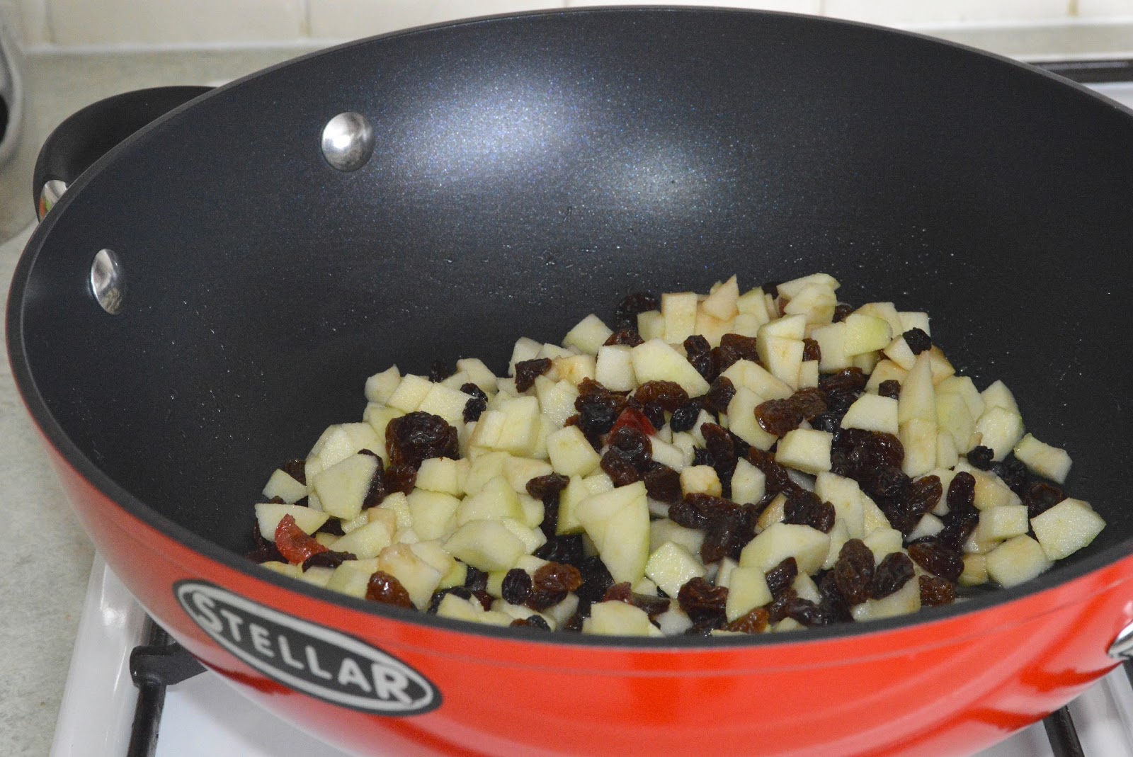 Kitchen Delights Apple and Ginger Buns Bread Machine Recipe