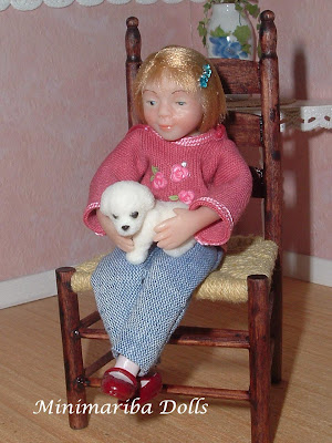 CDHM Artisan Mariarita Baldan of Minimariba Dolls creates 1:12 hand sculpted polymer clay dolls, dressed and wigged, painted details for dollhouse minaitures, including child posed dolls