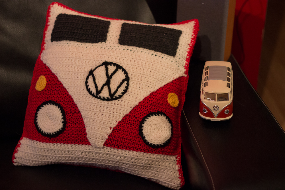 knitted crocheted beetle pillow neulottu tyynynpäällinen