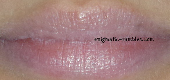 Tinted Lipsalve review-boots-essential-tinted-lipbalm-swatch