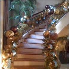 como decorar escaleras navideñas, decorar escaleras con esferas, decorar escaleras con esferas en navidad, esferas navideñas en las escaleras, ideas bonitas para decorar escaleras en navidad, decorar pasamanos en navidad, adornos de navidad, adornos navideños, aprender a decorar la navidad, decorar la casa en navidad, decoracion de casa navideña, como decorar el interior de la casa en navidad, navidad 2014, decoracion navideña 2014
