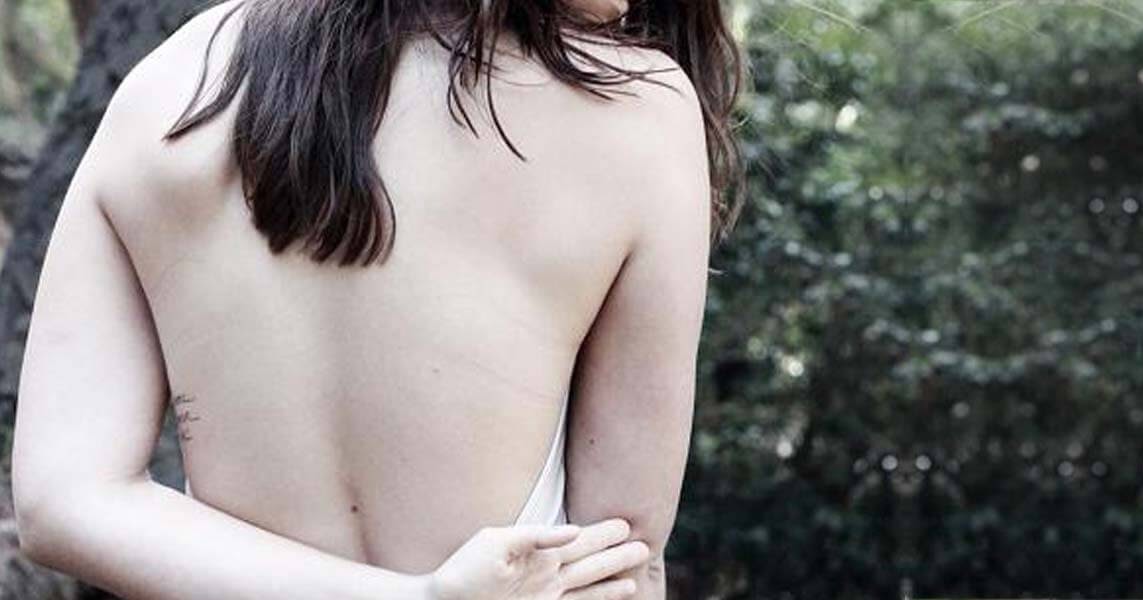 Красивые девушки с прыщами на спине