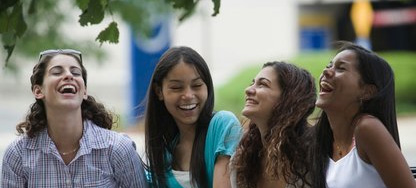 donne in amore donne che sorridono