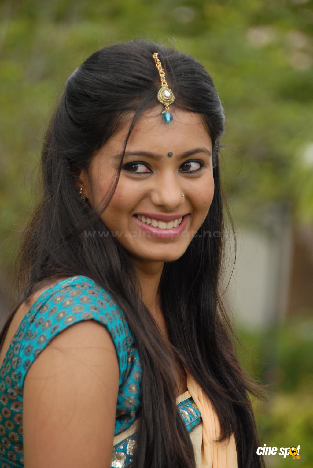 http://4.bp.blogspot.com/-LeWCqmuCfbk/TpAdLNXx3GI/AAAAAAAAEno/tovSKqWcZ8o/s1600/Deepa%2BSannidhi%2BPhotos%2B%25281%2529.jpg
