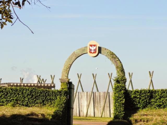 [Image: fort%2Bcarolioine%2B011.jpg]