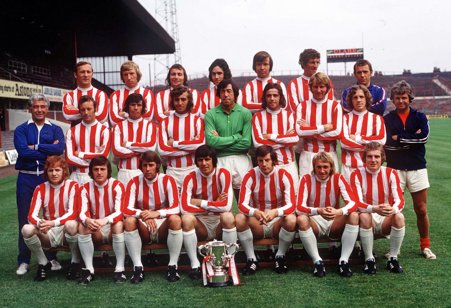 THE VINTAGE FOOTBALL CLUB STOKE CITY 197172. By Soccer stars.