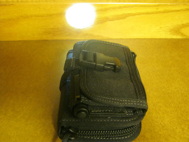Streamlight Microstream AAA Flashlight showing a neat trick with the Maxpedition Rat Wallet Streamlight Microstream AAA Flashlight showing a neat trick with the Maxpedition Rat Wallet
