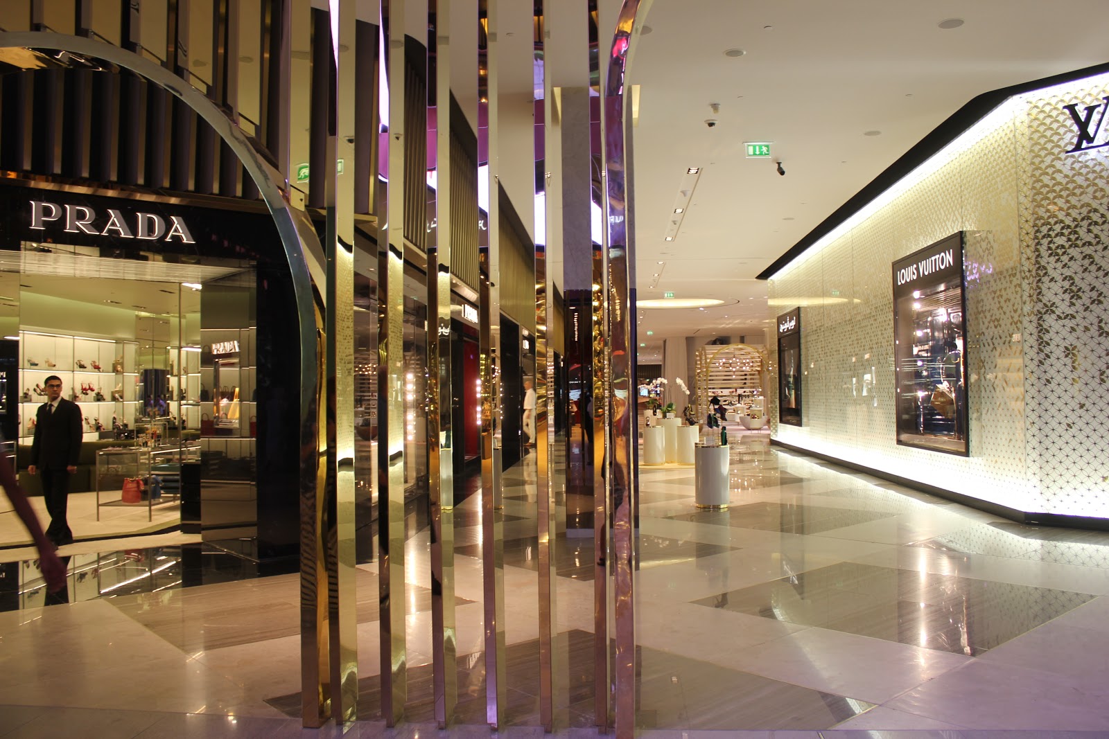 Living On The Magazines Level Shoe District (The Dubai Mall)