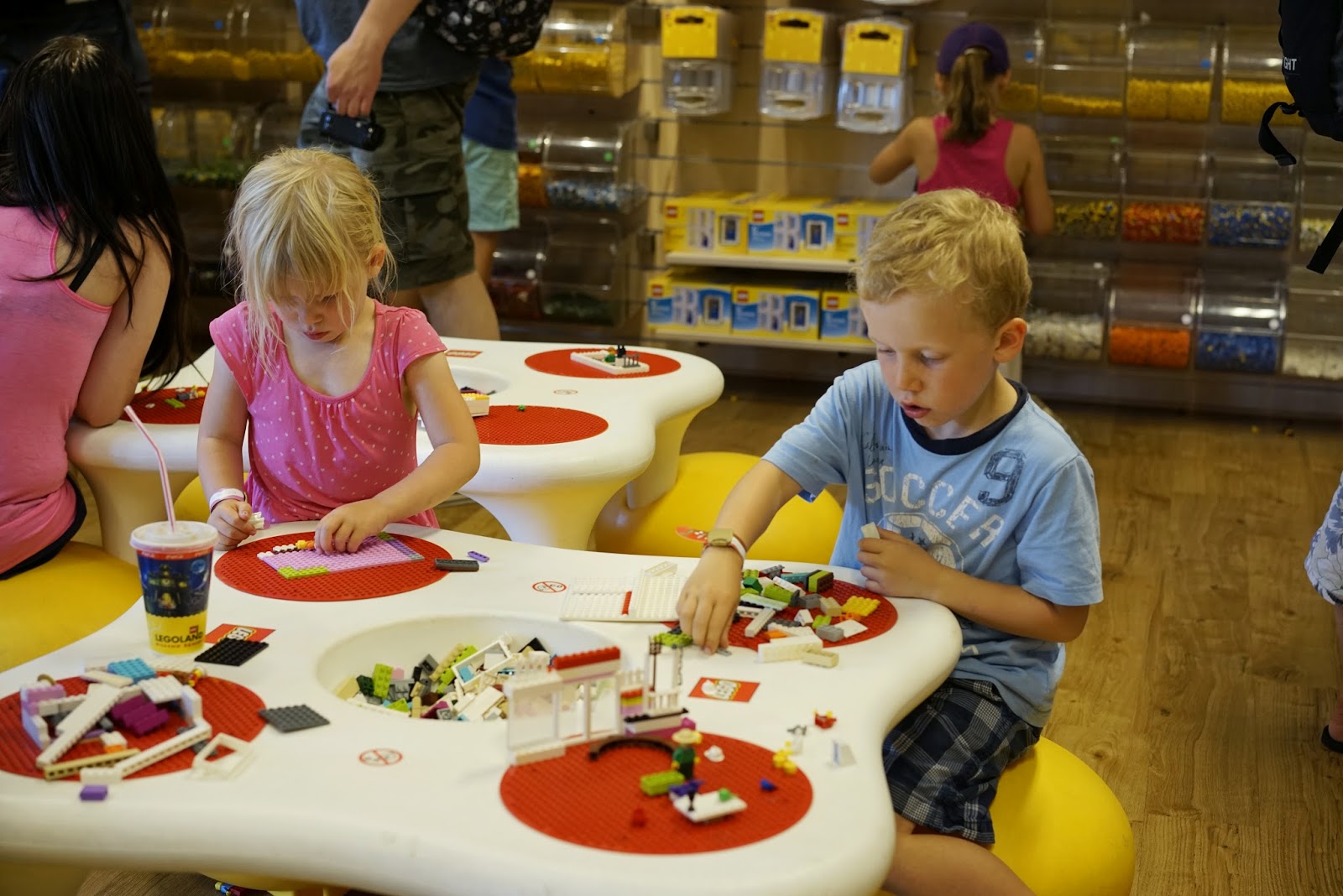 Richard Bjerkoe - Robust Dad - Milla and Matheo playing with Lego