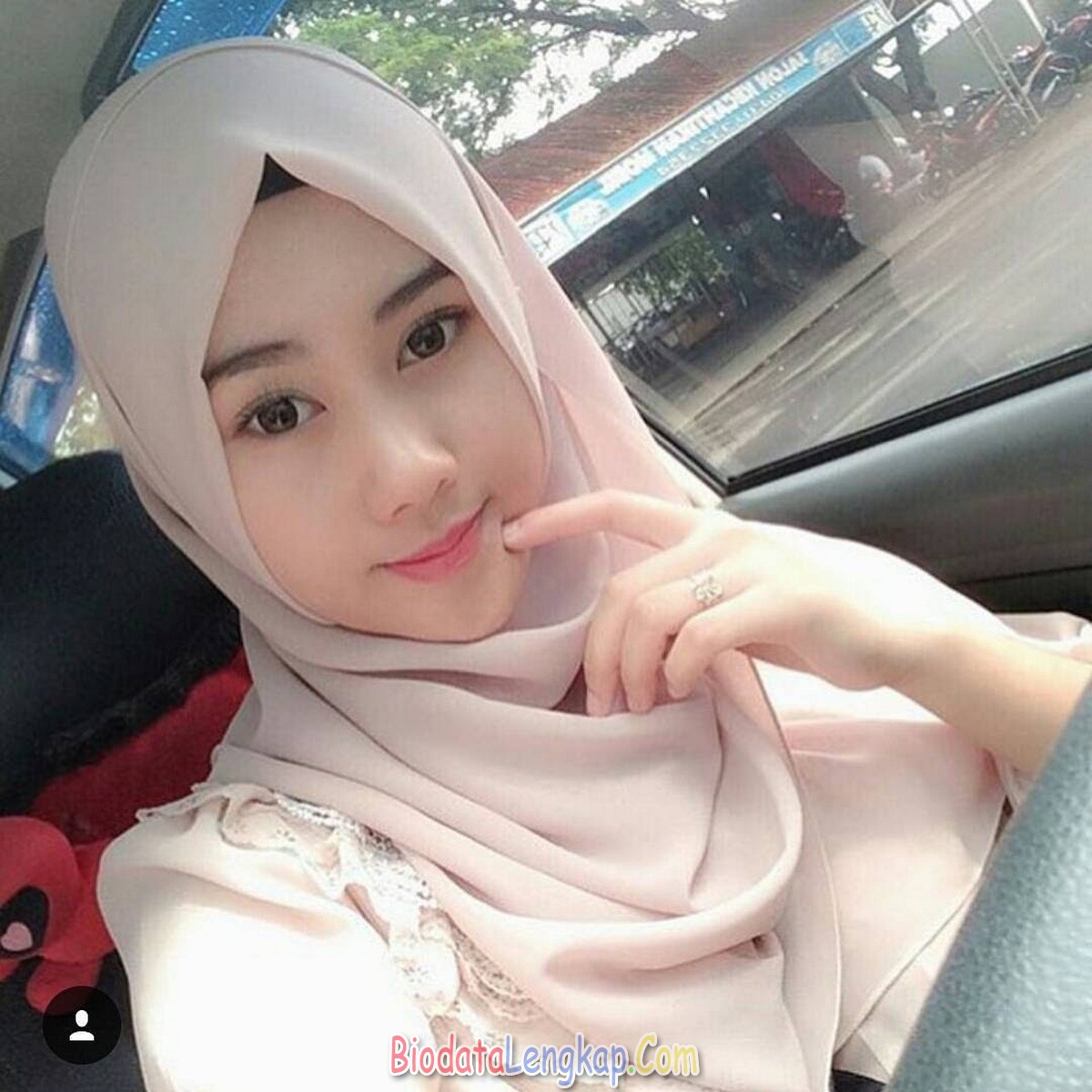 Foto satpam wanita cantik 89 Foto satpam wanita cantik 58