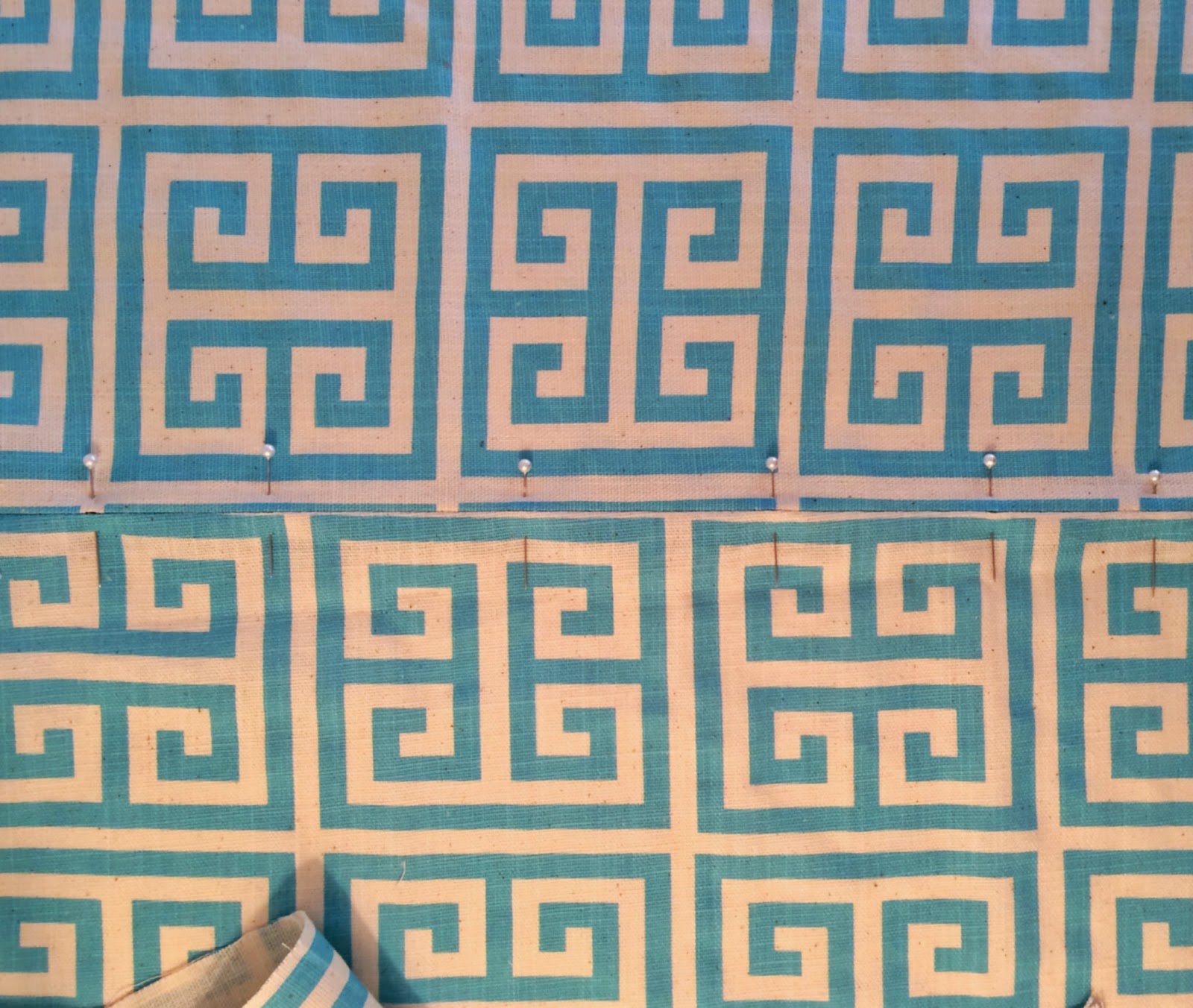 E. Olsen Designs Pillow Sham with a Zipper Tutorial