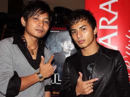 Download Gratis Lagu Zifhilia - Cerita Malam Mp3 + Lirik Zifhilia - Cerita Malam