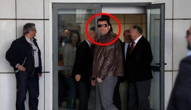 Εκτέλεσε γυναίκα και πεθερά ο αστυνομικός την ώρα που έτρεχαν στο μπαλκόνι να ξεφύγουν Εκτέλεσε γυναίκα και πεθερά ο αστυνομικός την ώρα που έτρεχαν στο μπαλκόνι να ξεφύγουν