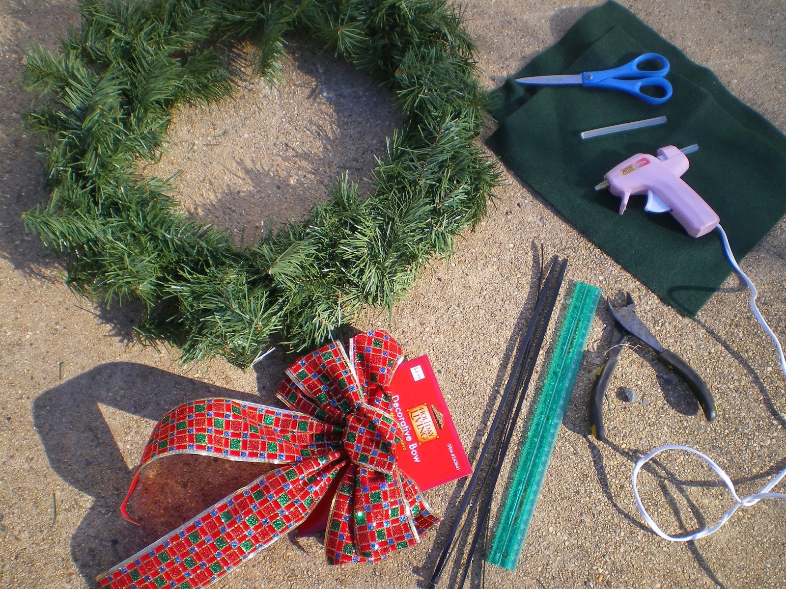 L7 QUILTS How to attach a wreath to your car.