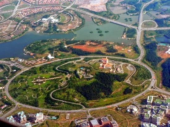 Melingkar Super Besar Melingkar Super Besar