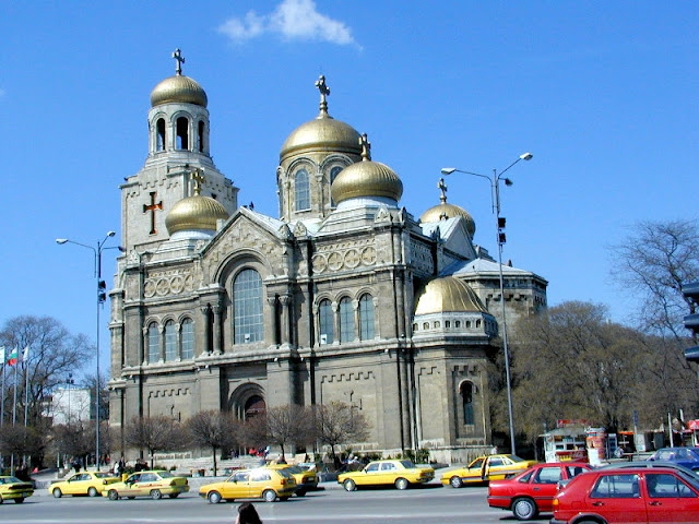 [Image: Varna_Cathedral-photo-Nikola-Gruev.jpg]