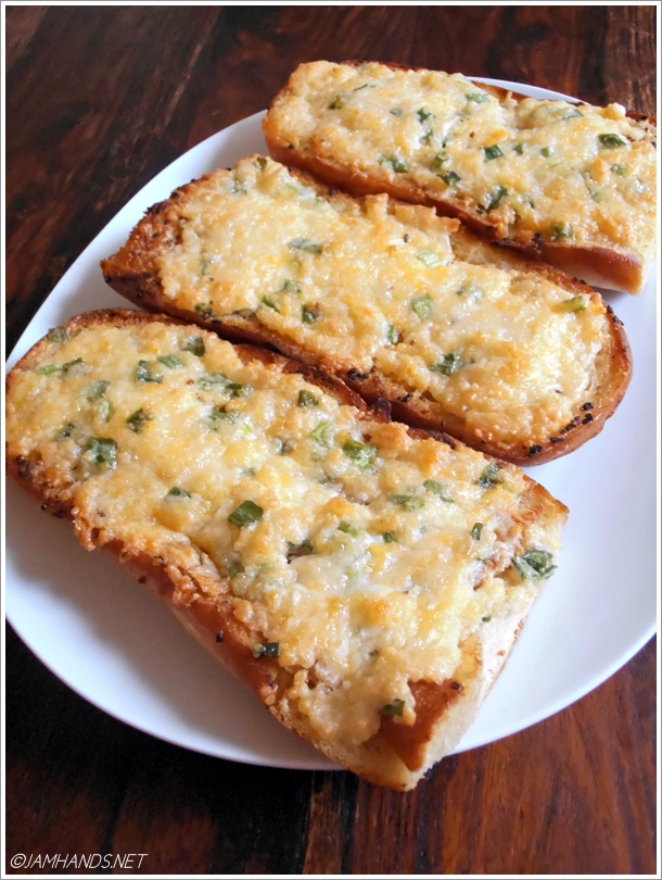 Jam Hands Garlic Cheese Bread